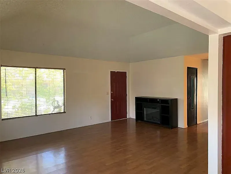 3 bed, 1176 sqft, $1,590 — Photo 3
