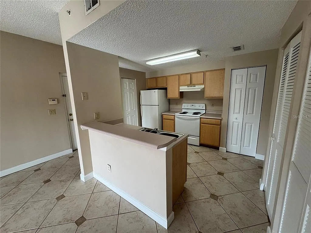 10831 Windsor Walk Dr — Photo 3