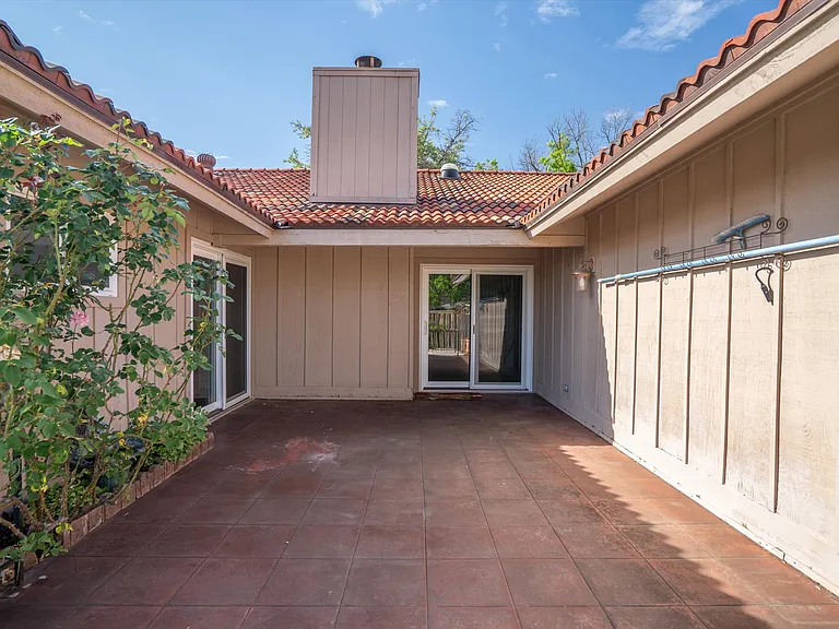 2121 Sunrise Trl — Photo 34