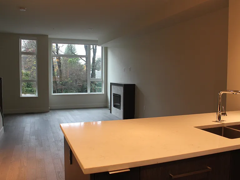 5438 Oak St — Photo 11