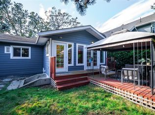 1716 Bay St, Victoria, BC V8R 2C1