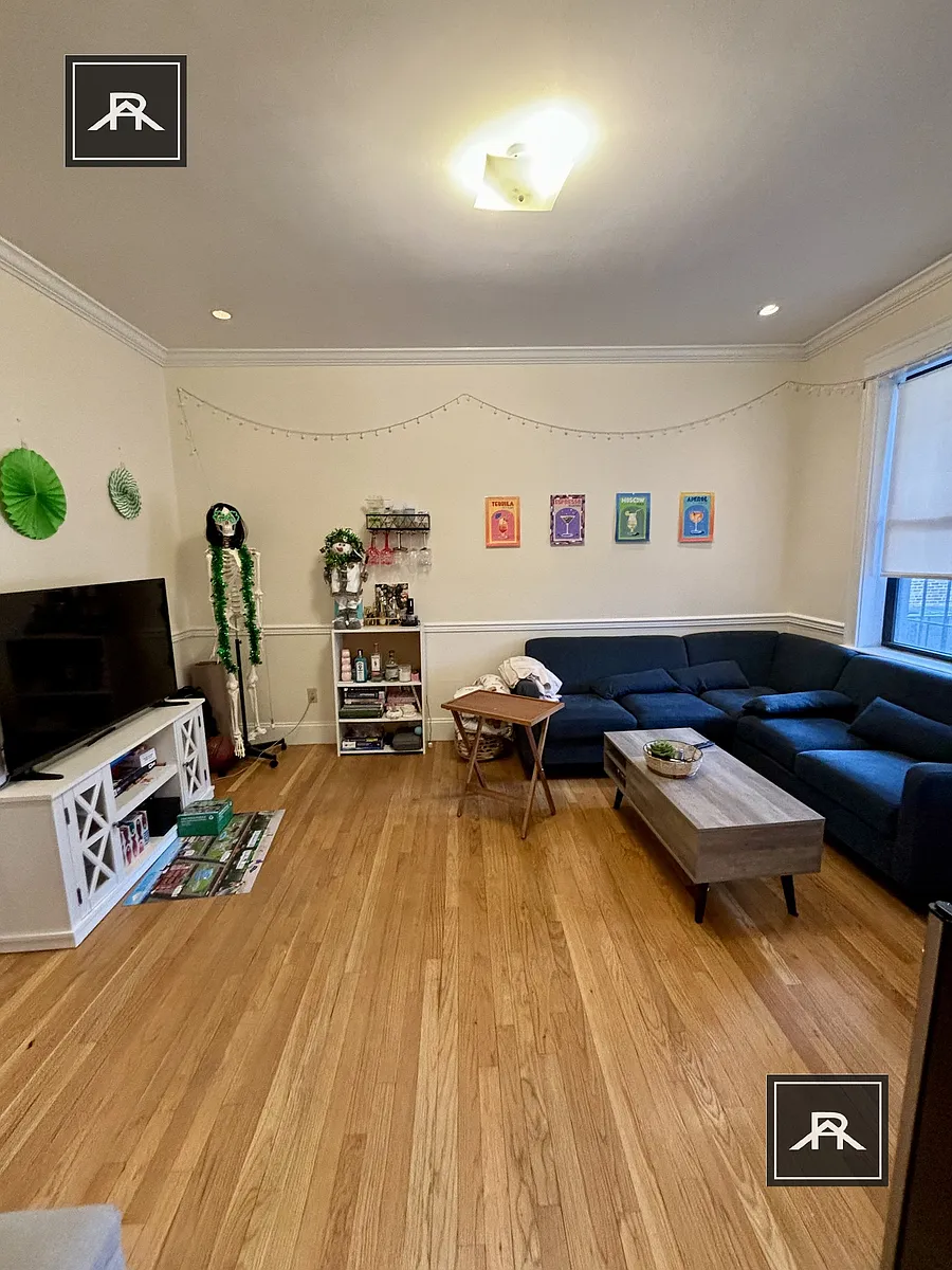Building Photo - 29 Glenville Ave #1