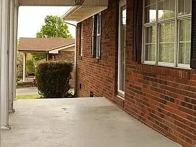 341 Cumberland Dr — Photo 2