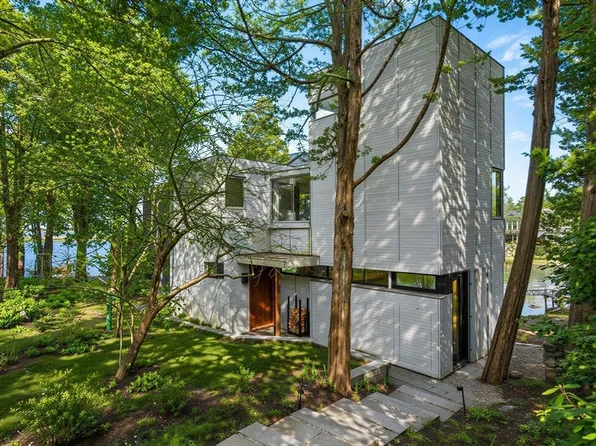 45 Lufkin Point Rd, Essex, MA 01929