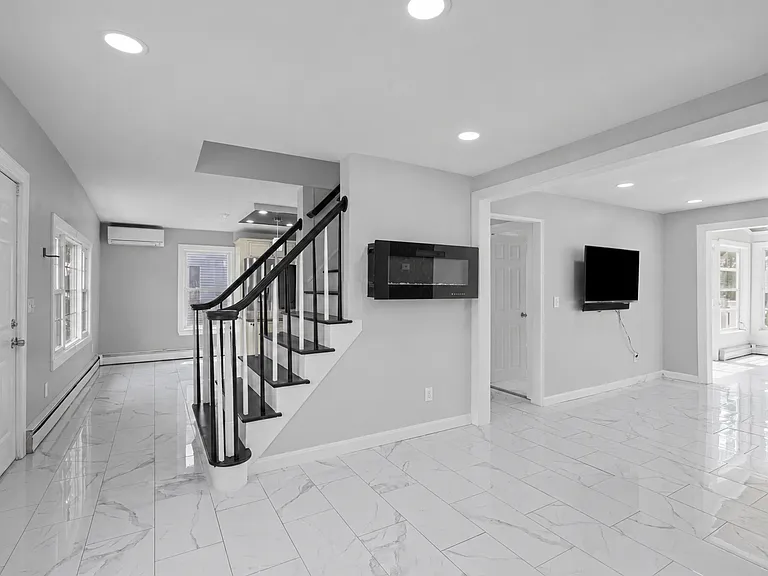 40 Olney Ave — Photo 6