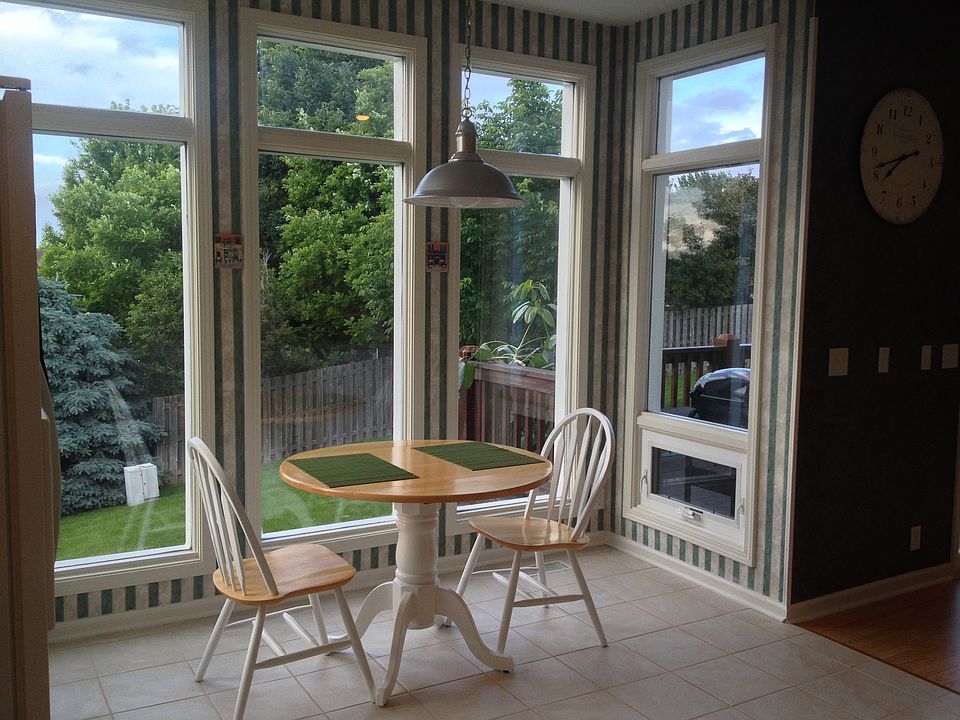 kitchen/breakfast nook
