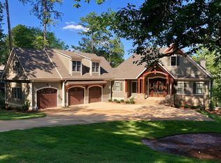 1060 Plantation Point Dr, Greensboro, GA