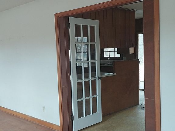 2nd image of 81 Wintergreen Dr.