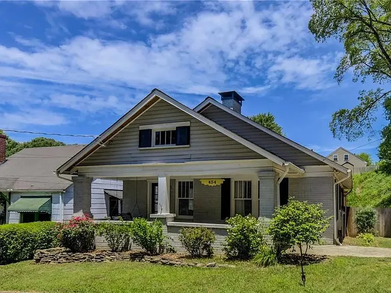 454 Kendrick Ave SE — Photo 1