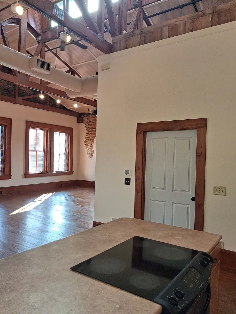 Building Photo - 572 Mulberry St #5