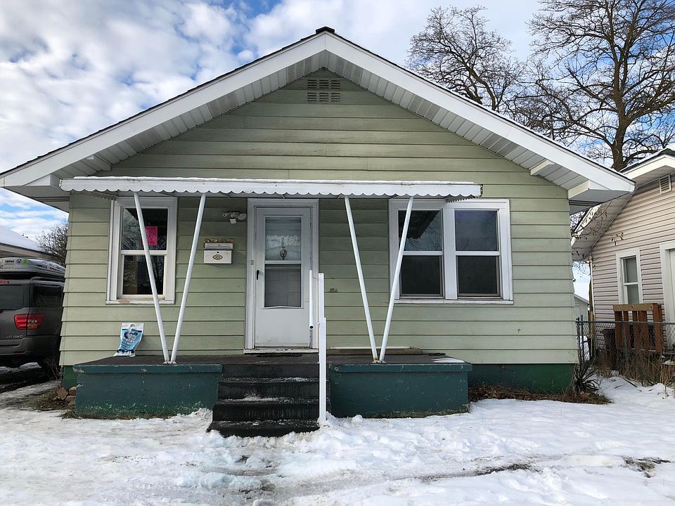 Front porch with awning 