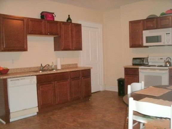 4th image of 2357 Victor St