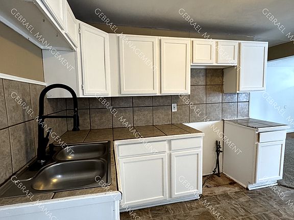 4th image of 2196 E Bergin Ave
