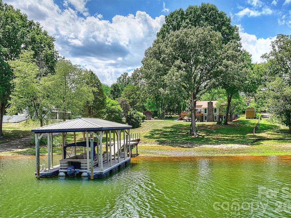 1st image of 113 Skippers Cove Ln