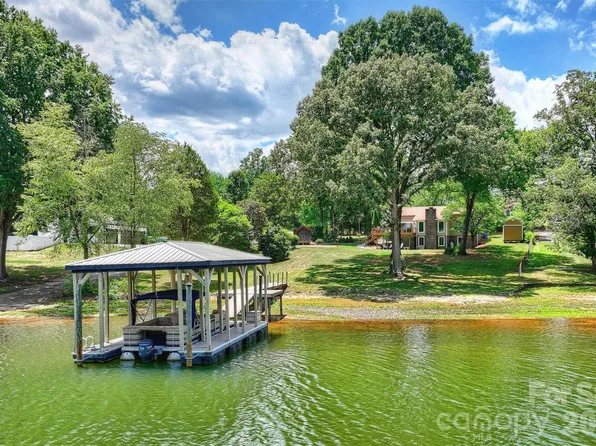113 Skippers Cove Ln, Troutman, NC 28166
