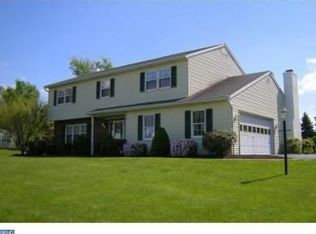 1828 Viola Ln, Hellertown, PA 18055