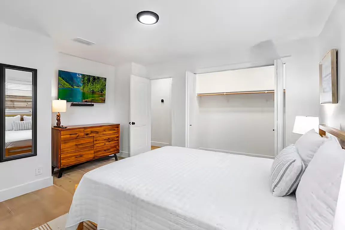 3 bed, 6800 sqft, $9,000 — Photo 4
