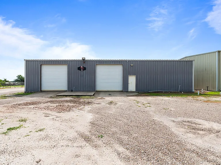 2404 S US Highway 281 #1 — Photo 8