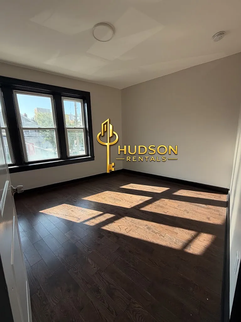 2 bed, 800 sqft, $1,795 — Photo 2