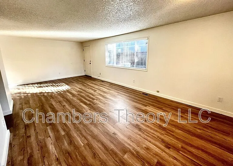 695 SE Centennial St #B — Photo 8
