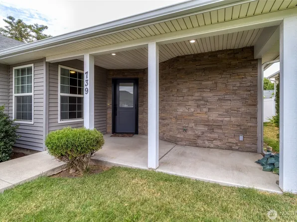 739 SE Songbird Lane, College Place, WA 99324