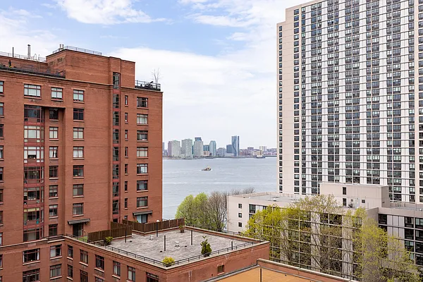Sold by Compass | media 6