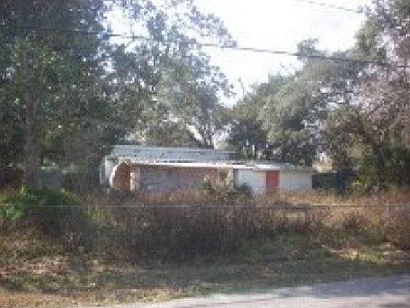 2nd image of 1640 Carmen Ave