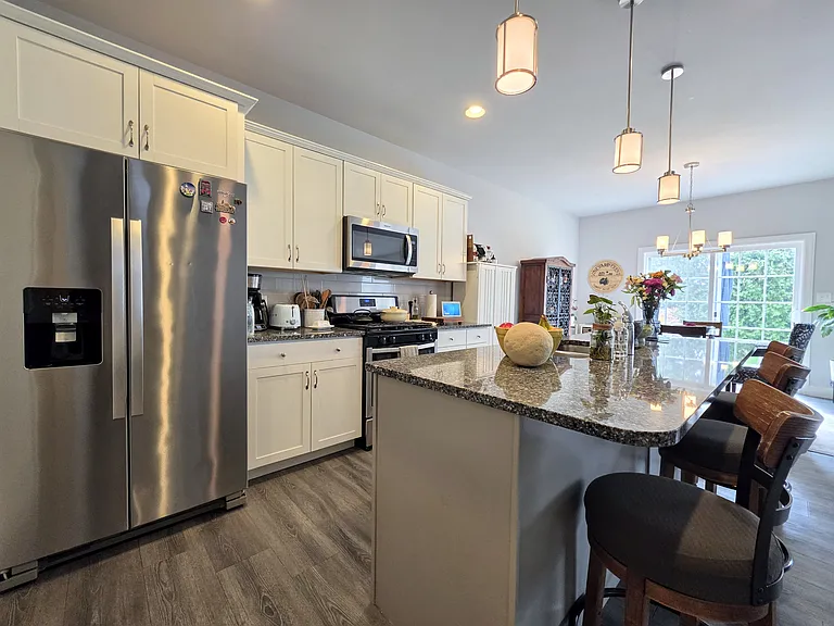 207 Buckton Dr — Photo 3