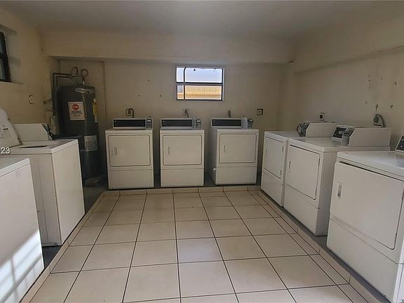 4th image of 1555 W 44th Pl APT 316