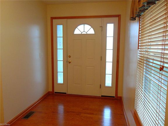 2nd image of 4765 Meadow Lark Dr