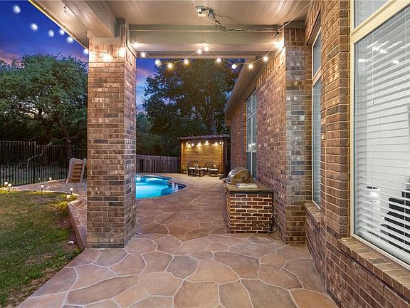 3rd image of 4304 Valley Oaks Dr