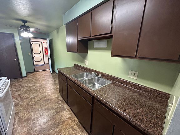 4th image of 60 Bluemound Ct #15