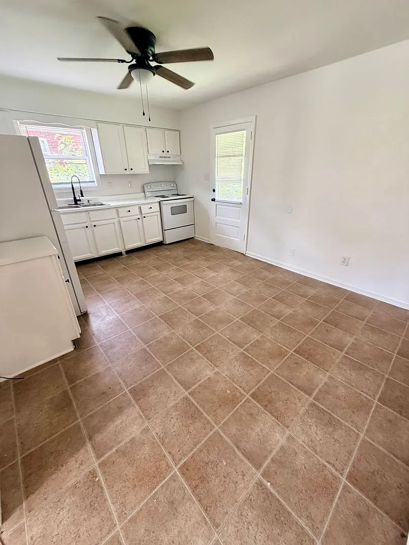 3-Bed/1.5-Bath | Single family home in Lexington KY! — Photo 2