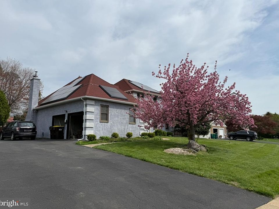 2nd image of 825 Cliff Rd