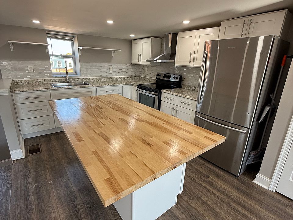 1st image of 2423 W Jefferson St Floor 2