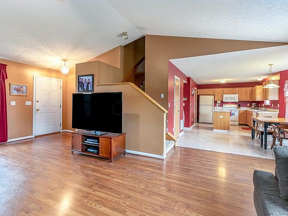 5th image of 1401 Meadowlark Ln