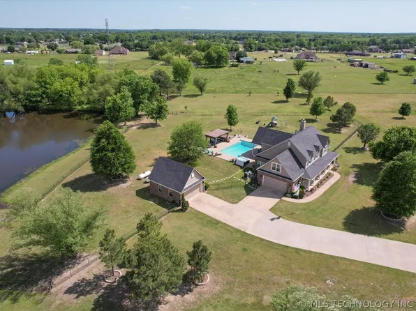 2406 E Fairfield Ct, Oologah, OK 74053