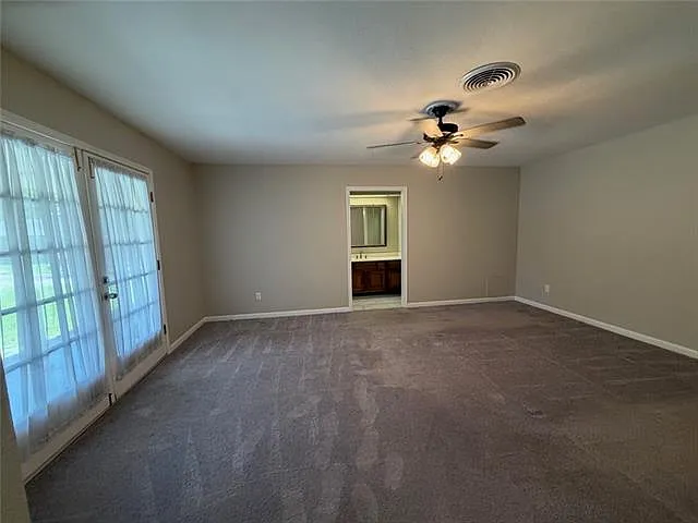 210 Camden St — Photo 17