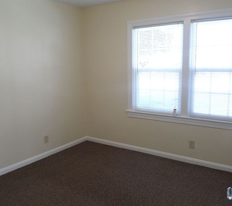 2nd image of 215 Capital Ave APT E1