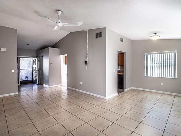 3rd image of 135 Kendale Dr