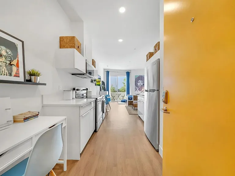 16819 S Normandie Ave — Photo 43