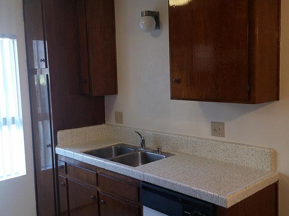 TILED KITCHEN WITH KITCHEN WINDOW