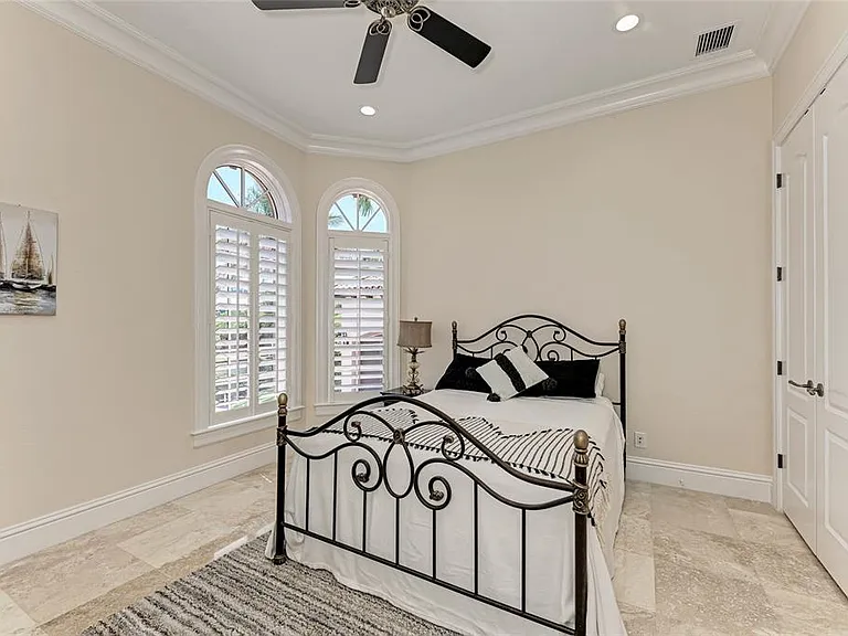 14 N Washington Dr — Photo 58