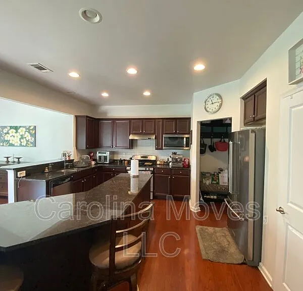 204 Barbours Ln — Photo 9