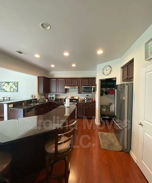 204 Barbours Ln