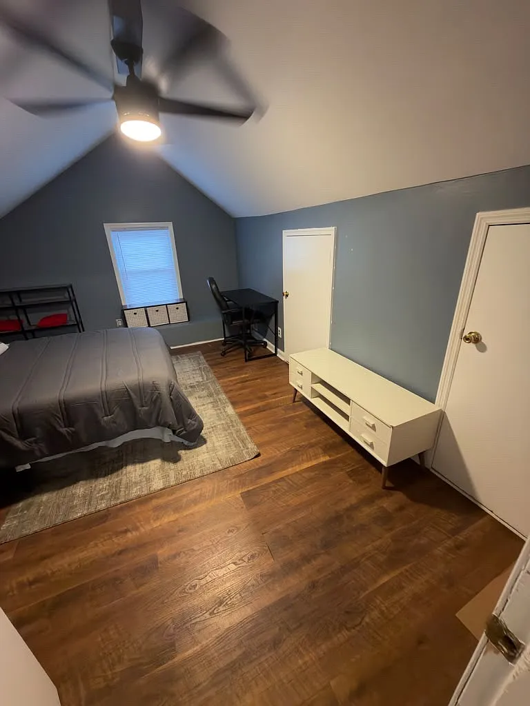 6 bed, $800 — Photo 4