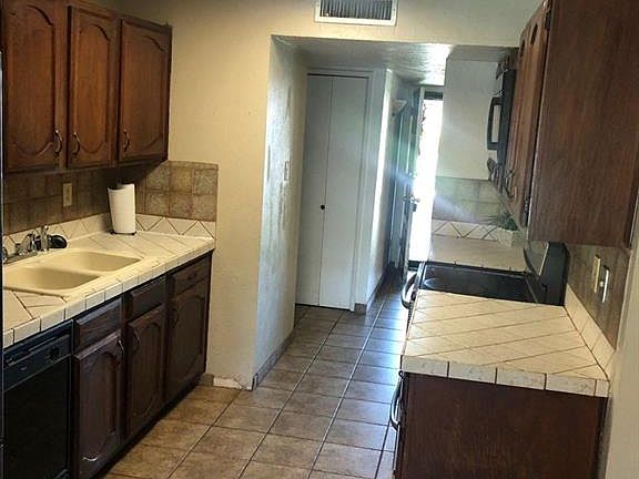 4th image of 729 Nora Ln