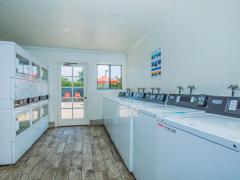 Portofino Apartments — Photo 8