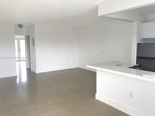 2185 NE 123rd St #208 Photo 1