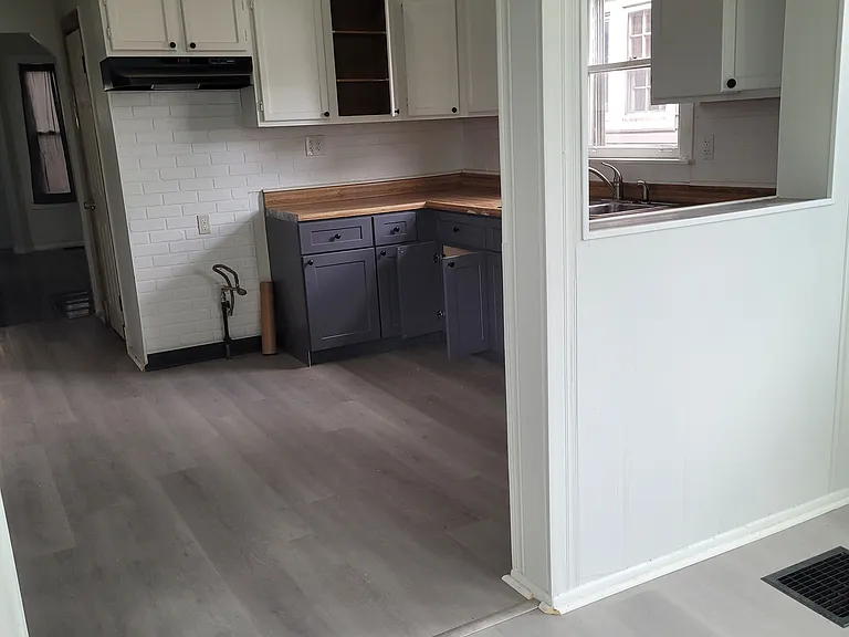 4006 S Campbell Ave — Photo 2